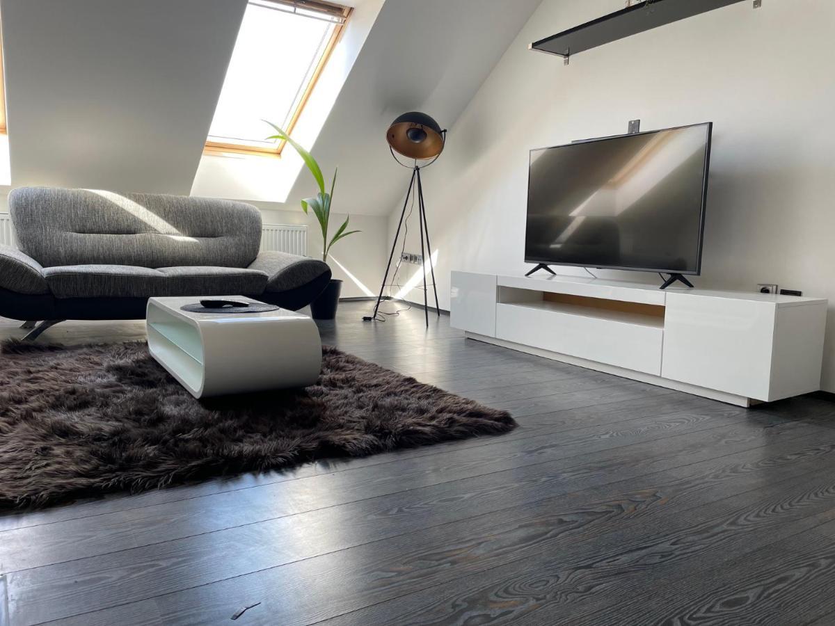 Apartman Vera Pardubice Exteriör bild