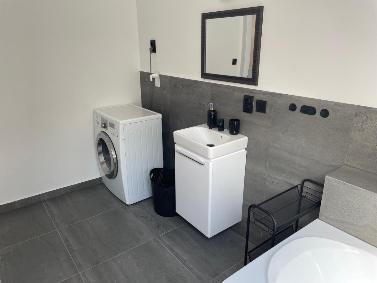 Apartman Vera Pardubice Exteriör bild