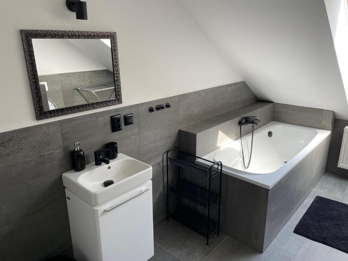 Apartman Vera Pardubice Exteriör bild