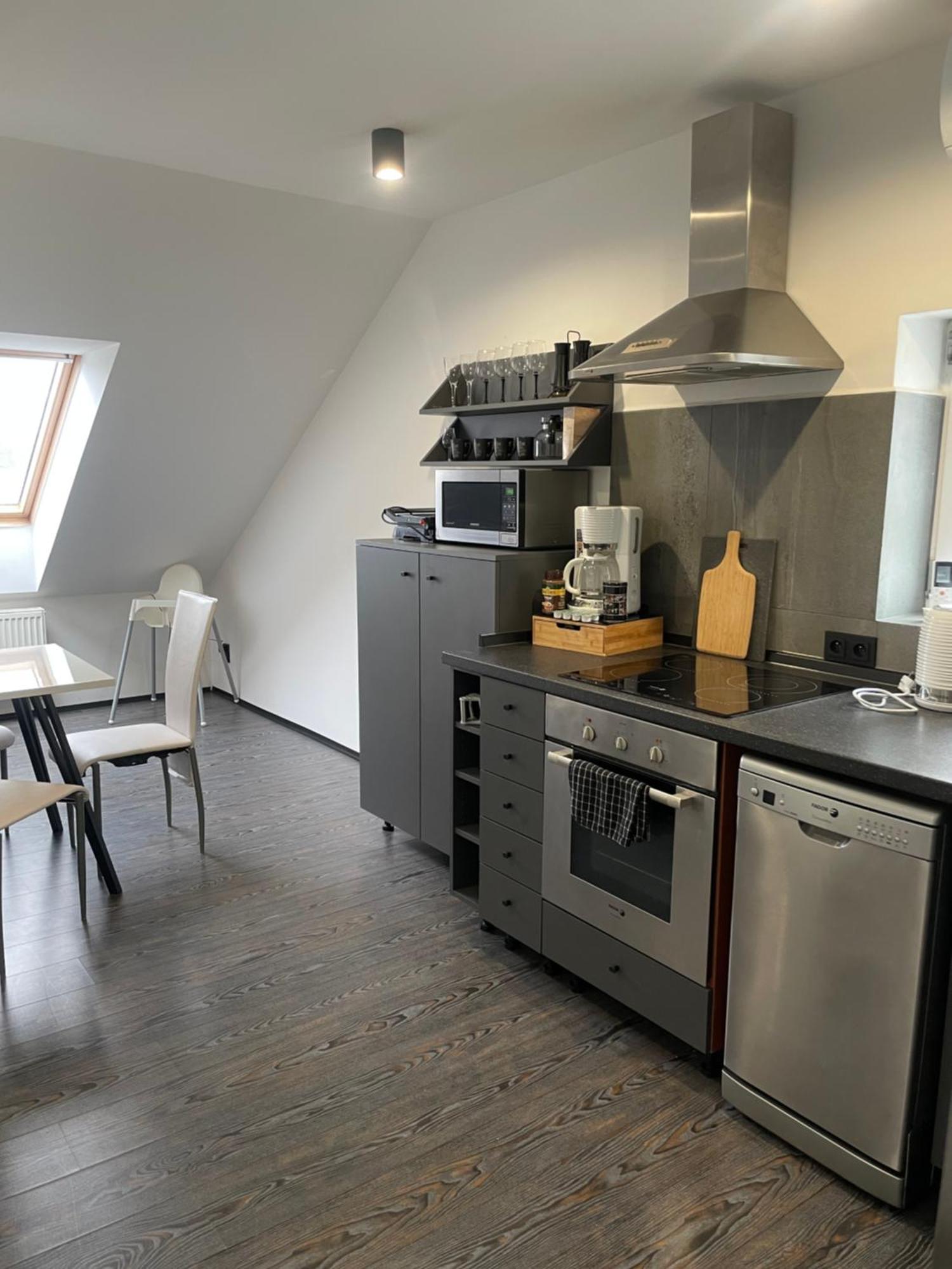 Apartman Vera Pardubice Exteriör bild